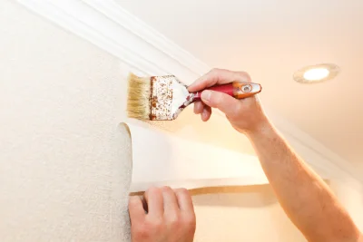 Pose de papier peint à Plélan-le-Grand — revêtements muraux et toiles de verre
